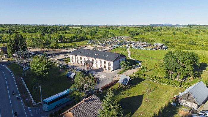 Big House Hotel — Hotel i okoliš 3